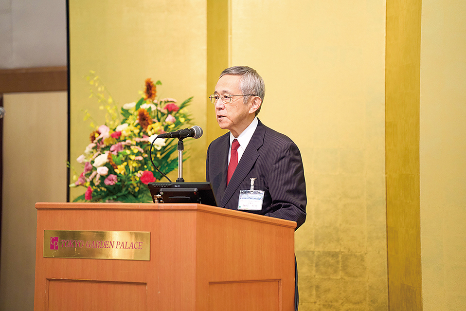 Opening address by President Yoshio Hosokawa.